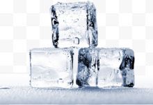 三块白色透明冰块