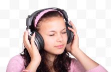 女孩戴着耳机听音乐 形象